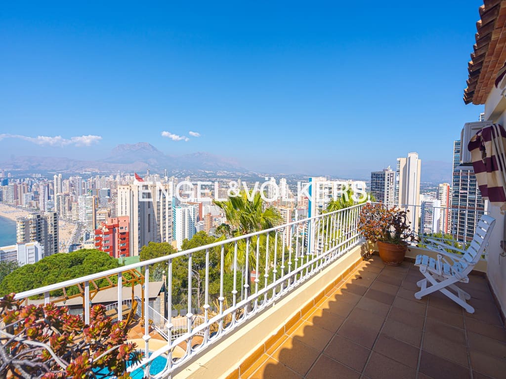 4 soveværelse Villa til salg i Benidorm med swimmingpool garage - € 1.390.000 (Ref: 8886928)