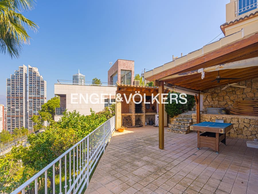 4 soveværelse Villa til salg i Benidorm med swimmingpool garage - € 1.390.000 (Ref: 8886928)