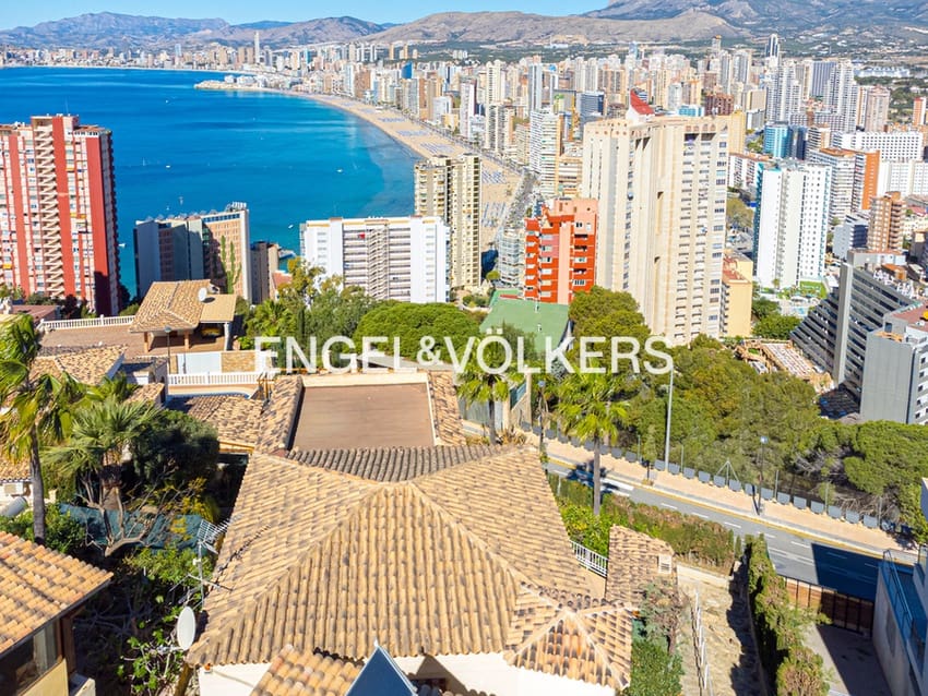 4 soveværelse Villa til salg i Benidorm med swimmingpool garage - € 1.390.000 (Ref: 8886928)