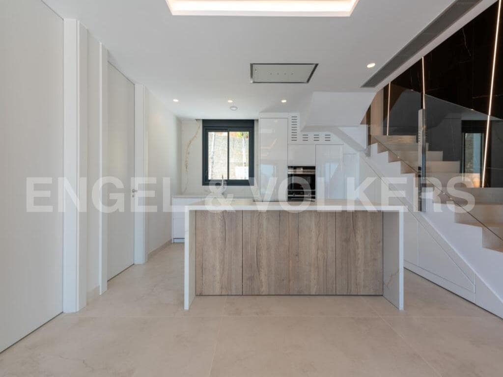 3 soverom Leilighet til salgs i Benidorm med svømmebasseng garasje - € 1 650 000 (Ref: 8886931)