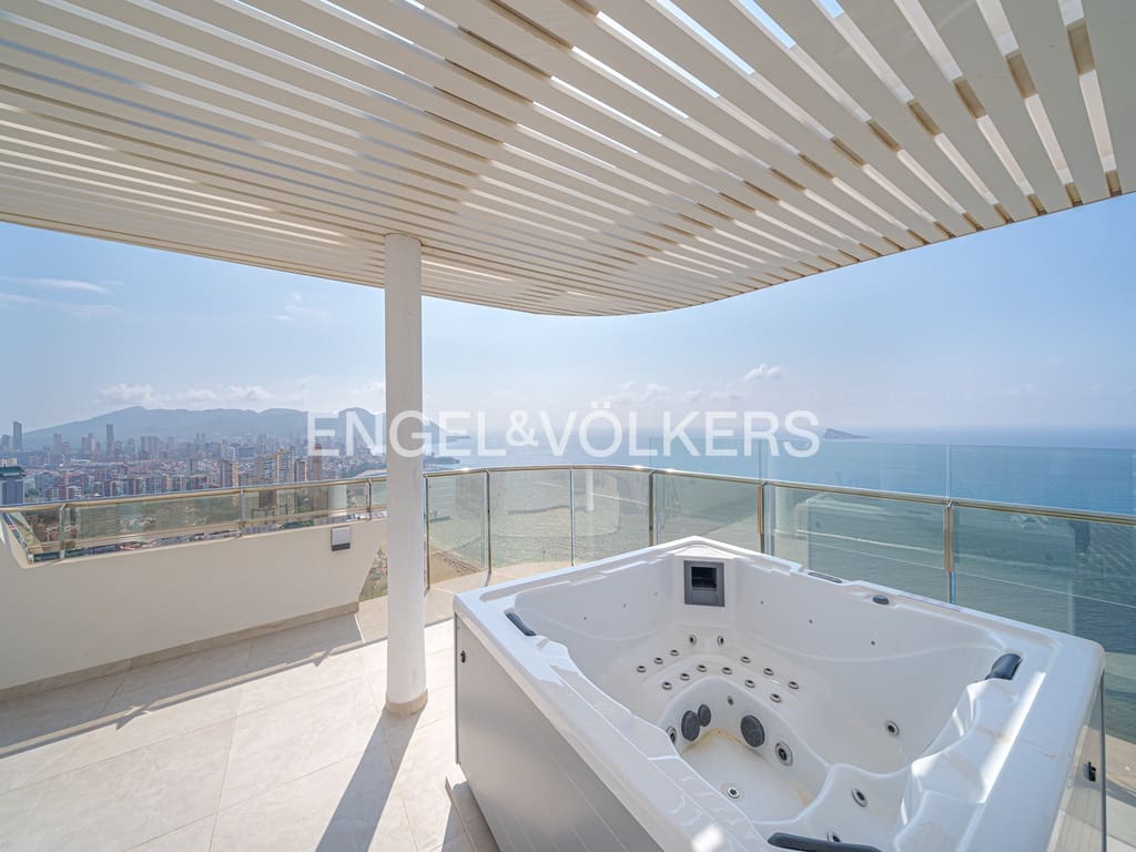 3 soveværelse Penthouse til salg i Benidorm med swimmingpool garage - € 1.495.000 (Ref: 8887084)