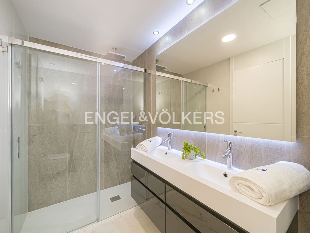 3 soveværelse Penthouse til salg i Benidorm med swimmingpool garage - € 1.495.000 (Ref: 8887084)