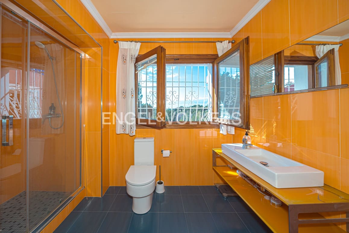 8 slaapkamer Villa te koop in Alfaz del Pi / L'Alfas del Pi met zwembad garage - € 1.200.000 (Ref: 8905755)