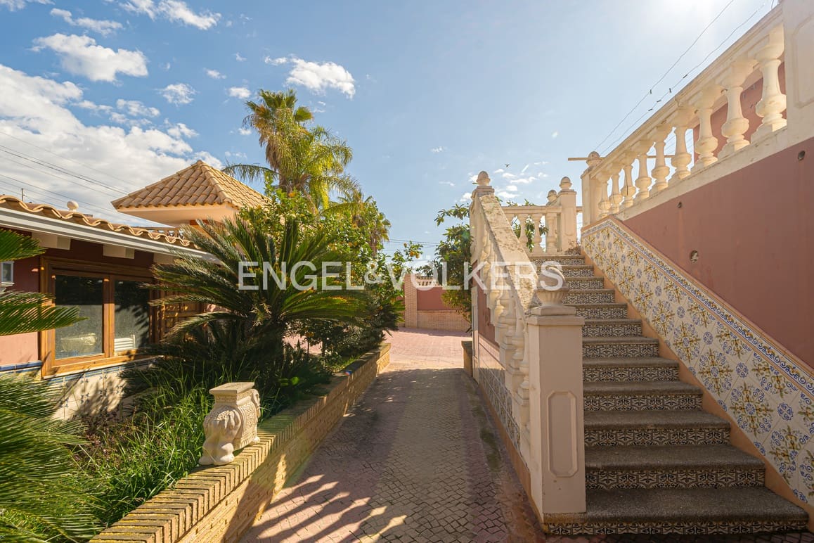 8 slaapkamer Villa te koop in Alfaz del Pi / L'Alfas del Pi met zwembad garage - € 1.200.000 (Ref: 8905755)