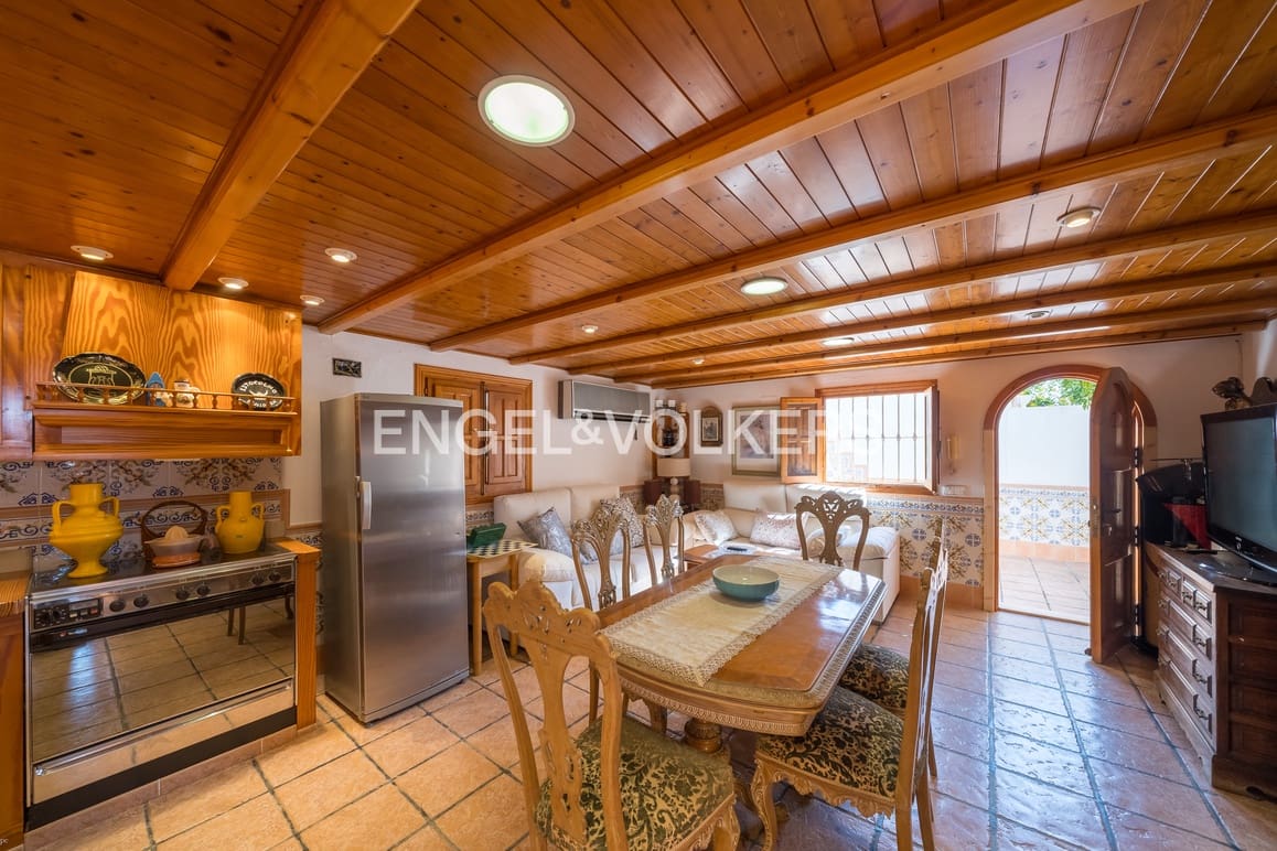 8 slaapkamer Villa te koop in Alfaz del Pi / L'Alfas del Pi met zwembad garage - € 1.200.000 (Ref: 8905755)