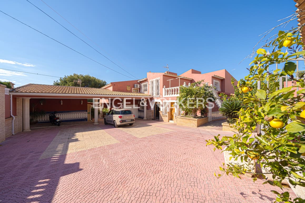 8 slaapkamer Villa te koop in Alfaz del Pi / L'Alfas del Pi met zwembad garage - € 1.200.000 (Ref: 8905755)