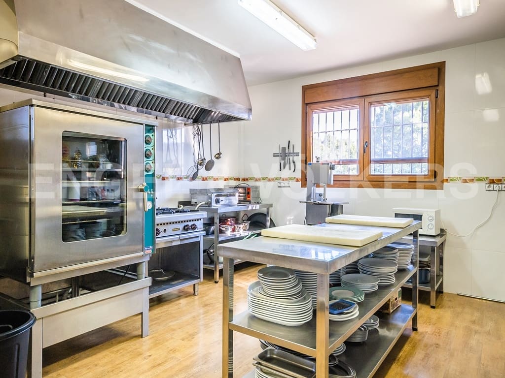 21 soveværelse Finca/Landehus til salg i Nerpio med swimmingpool garage - € 6.500.000 (Ref: 8920036)