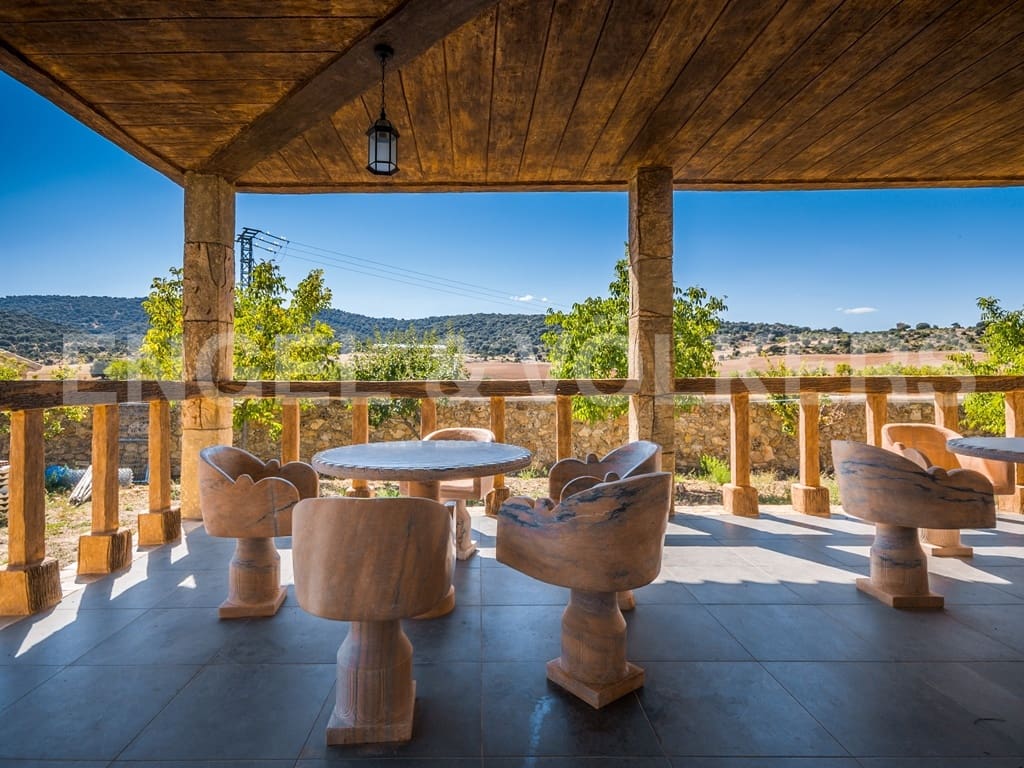 21 soveværelse Finca/Landehus til salg i Nerpio med swimmingpool garage - € 6.500.000 (Ref: 8920036)