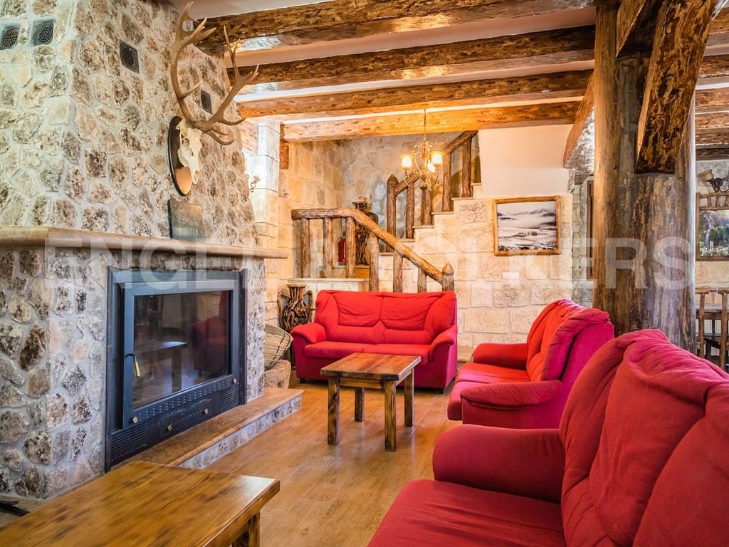 21 soveværelse Finca/Landehus til salg i Nerpio med swimmingpool garage - € 6.500.000 (Ref: 8920036)