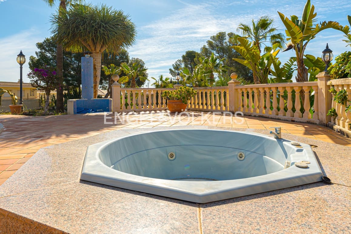 4 sovrum Villa till salu i La Nucia med pool garage - 995 000 € (Ref: 8949239)