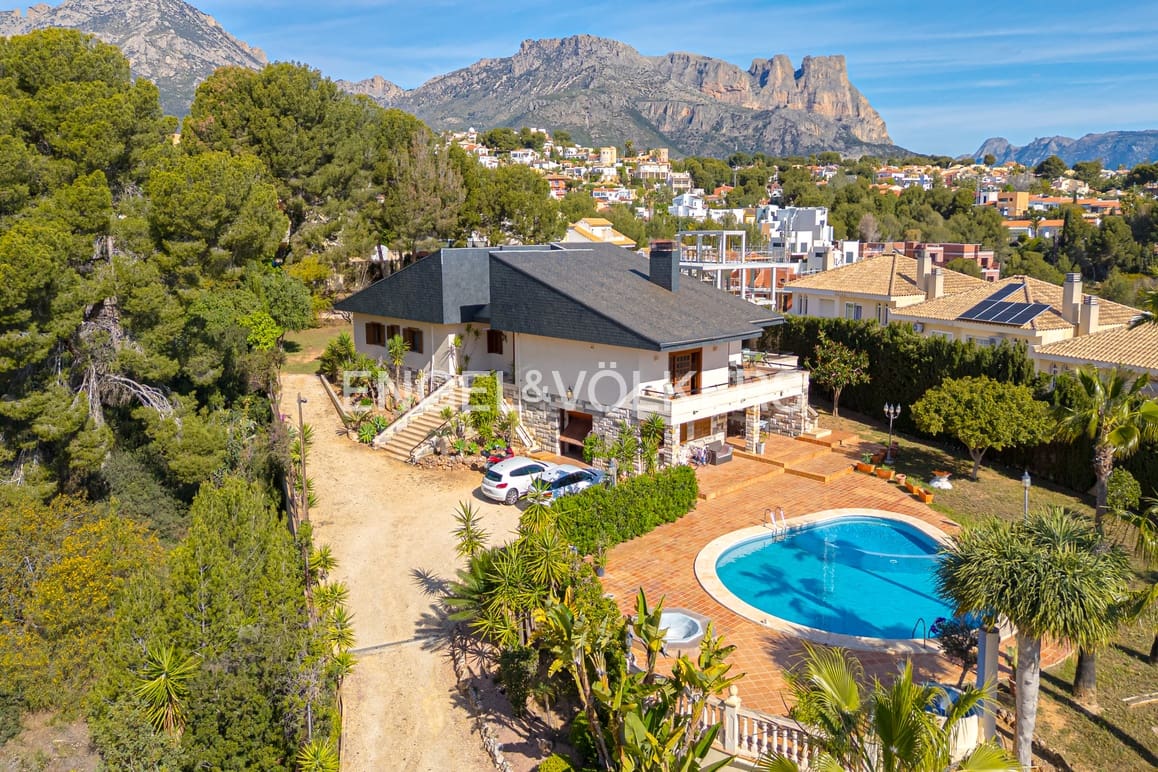 4 sovrum Villa till salu i La Nucia med pool garage - 995 000 € (Ref: 8949239)