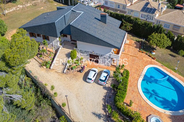 4 makuuhuone Huvila myytävänä paikassa La Nucia mukana uima-altaan 
autotalli - 995 000 € (Ref: 8949239)