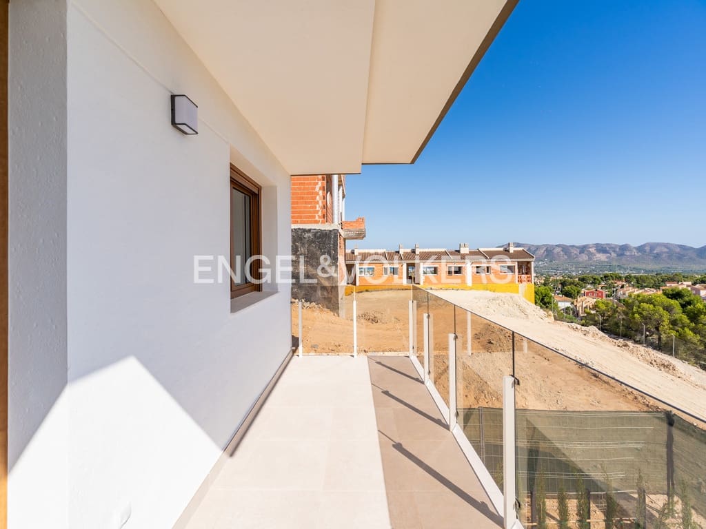 4 bedroom Villa for sale in La Nucia with pool garage - € 449,000 (Ref: 8956483)