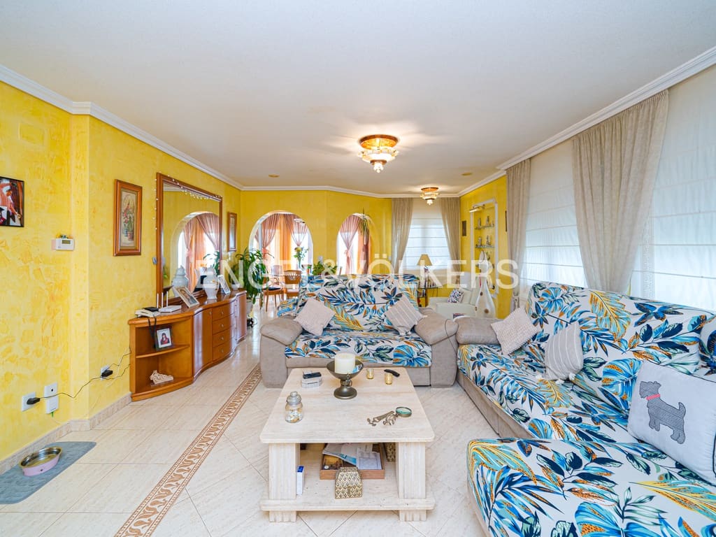 5 chambre Villa/Maison à vendre à La Nucia avec piscine garage - 840 000 € (Ref: 8969065)