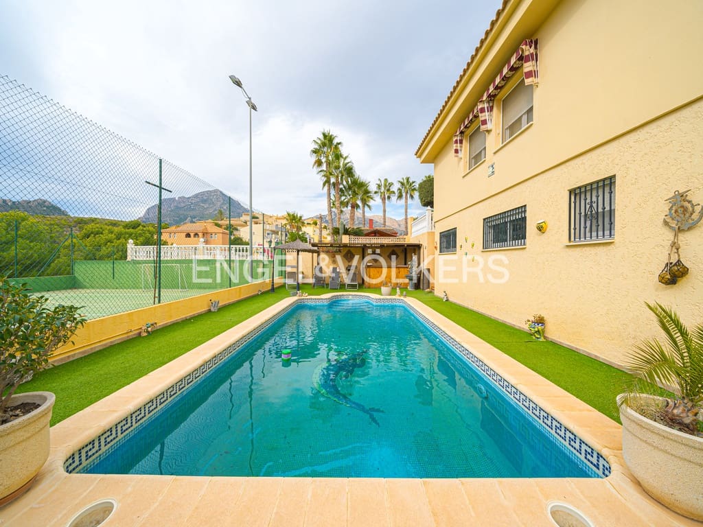 5 chambre Villa/Maison à vendre à La Nucia avec piscine garage - 840 000 € (Ref: 8969065)