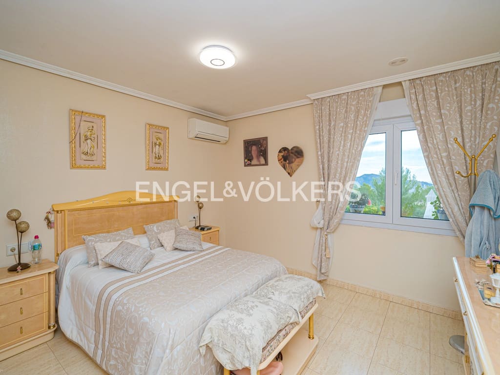 5 chambre Villa/Maison à vendre à La Nucia avec piscine garage - 840 000 € (Ref: 8969065)