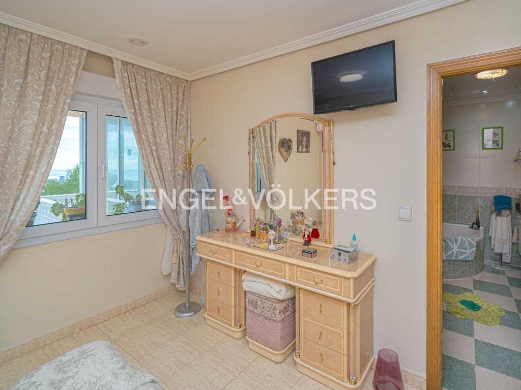 5 chambre Villa/Maison à vendre à La Nucia avec piscine garage - 840 000 € (Ref: 8969065)