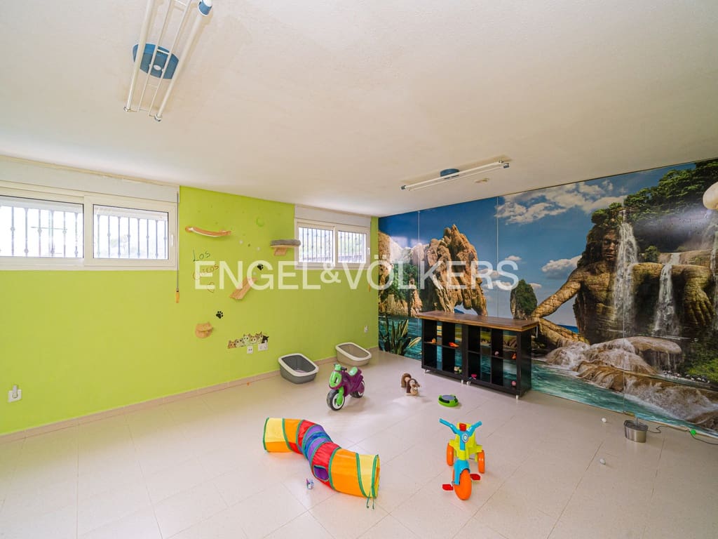 5 chambre Villa/Maison à vendre à La Nucia avec piscine garage - 840 000 € (Ref: 8969065)