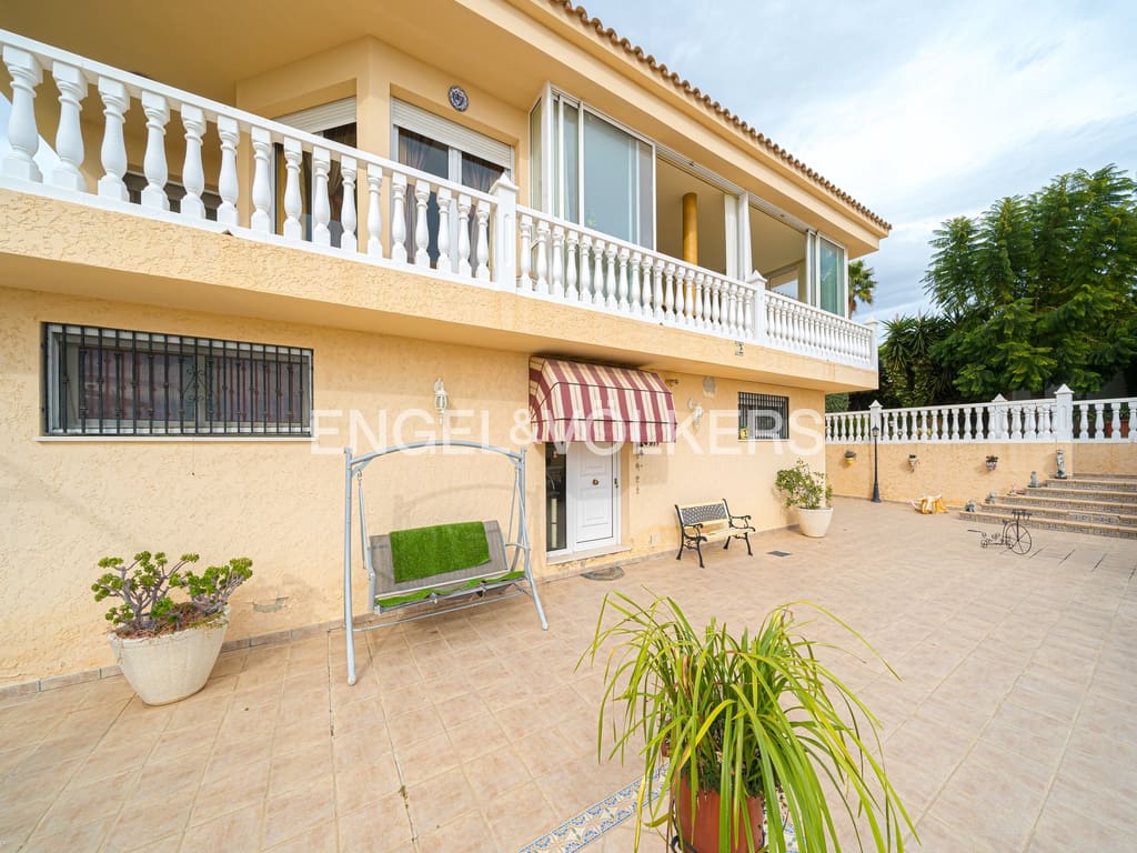 5 chambre Villa/Maison à vendre à La Nucia avec piscine garage - 840 000 € (Ref: 8969065)