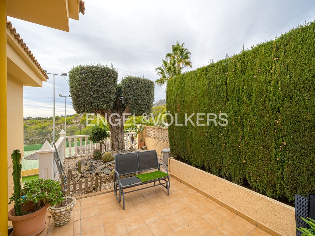 5 chambre Villa/Maison à vendre à La Nucia avec piscine garage - 840 000 € (Ref: 8969065)