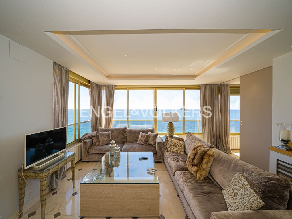 3 Zimmer Apartment zu verkaufen in Benidorm mit Pool Garage - 900.000 € (Ref: 8969066)