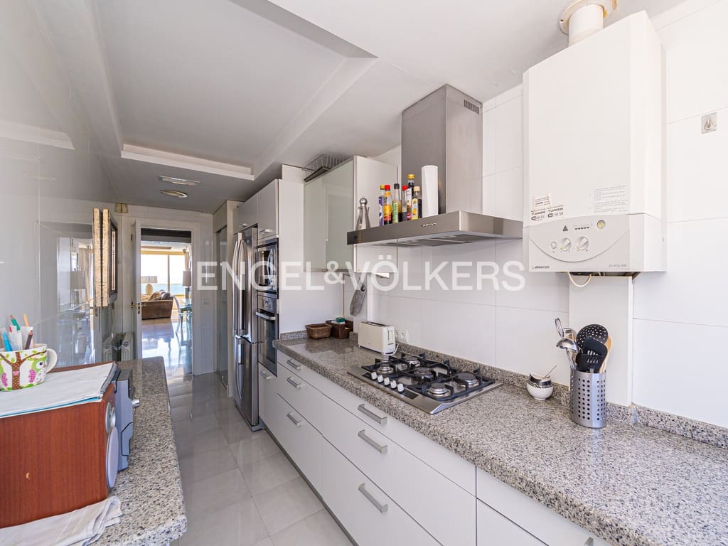3 Zimmer Apartment zu verkaufen in Benidorm mit Pool Garage - 900.000 € (Ref: 8969066)