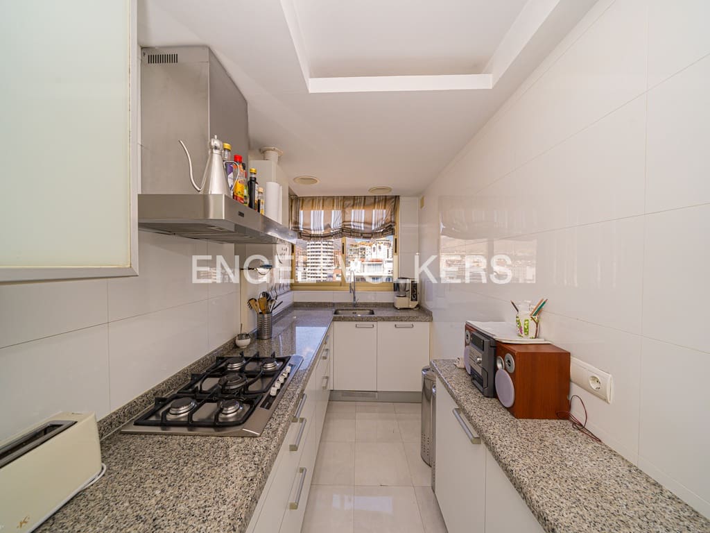 3 Zimmer Apartment zu verkaufen in Benidorm mit Pool Garage - 900.000 € (Ref: 8969066)