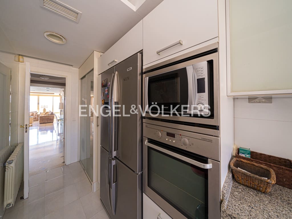 3 Zimmer Apartment zu verkaufen in Benidorm mit Pool Garage - 900.000 € (Ref: 8969066)