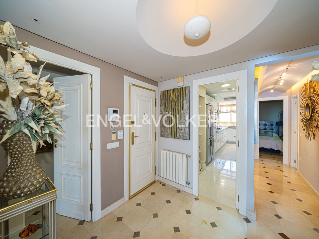 3 Zimmer Apartment zu verkaufen in Benidorm mit Pool Garage - 900.000 € (Ref: 8969066)