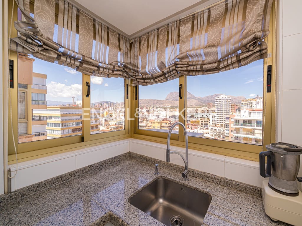 3 Zimmer Apartment zu verkaufen in Benidorm mit Pool Garage - 900.000 € (Ref: 8969066)