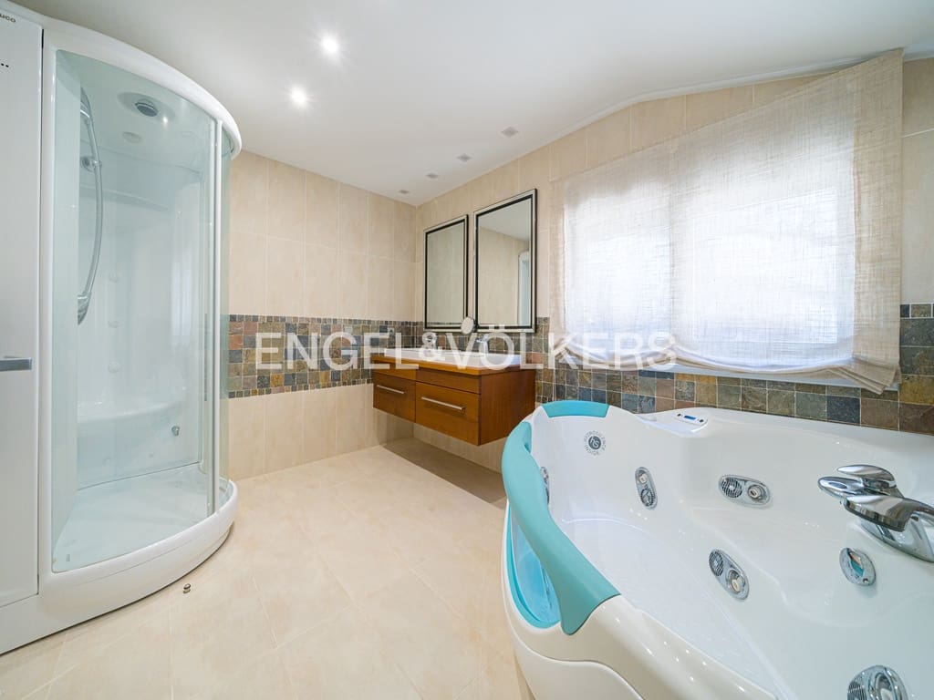 3 soveværelse Villa til salg i Benidorm med swimmingpool garage - € 2.250.000 (Ref: 8970934)