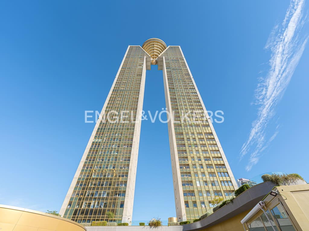 3 bedroom Apartment for sale in Benidorm with pool - € 1,075,000 (Ref: 8987039)