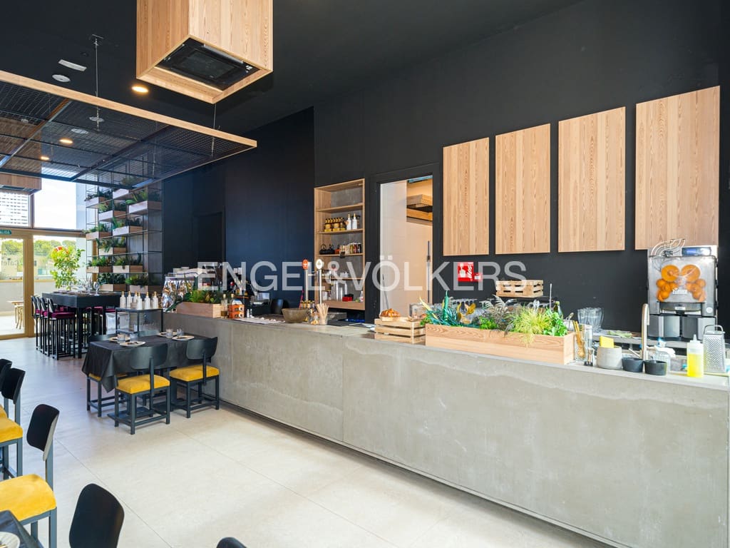 3 bedroom Apartment for sale in Benidorm with pool - € 1,075,000 (Ref: 8987039)