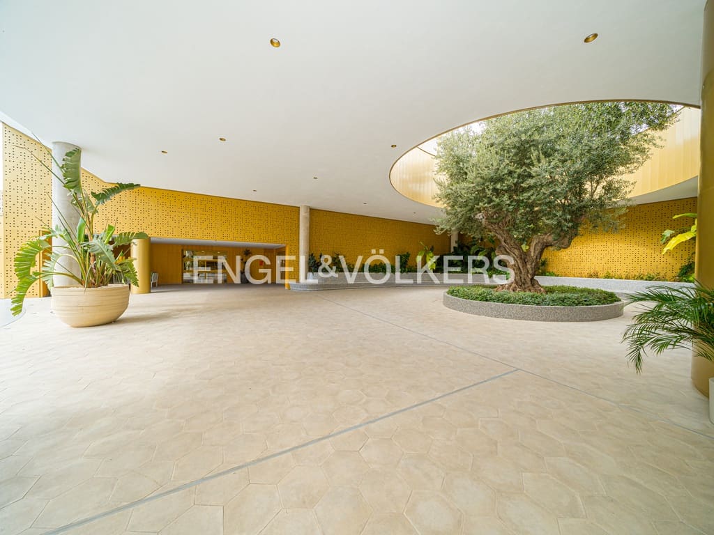 3 bedroom Apartment for sale in Benidorm with pool - € 1,075,000 (Ref: 8987039)