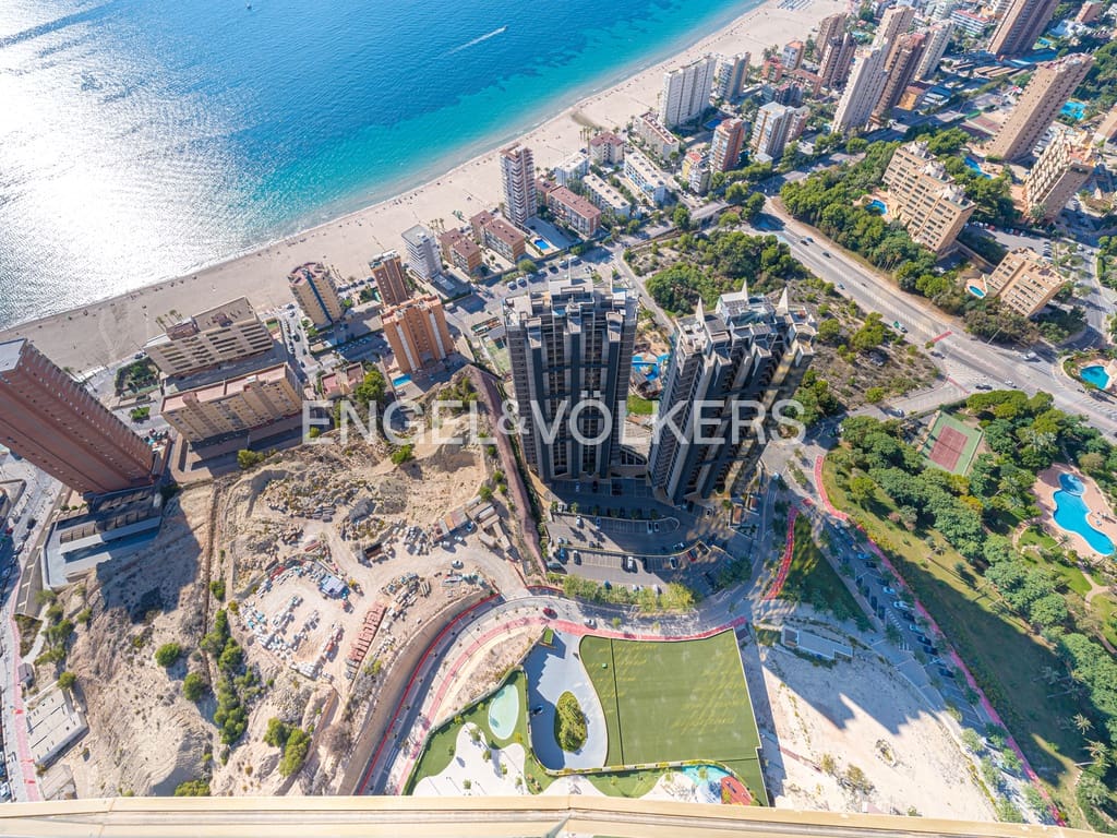 3 bedroom Apartment for sale in Benidorm with pool - € 1,075,000 (Ref: 8987039)