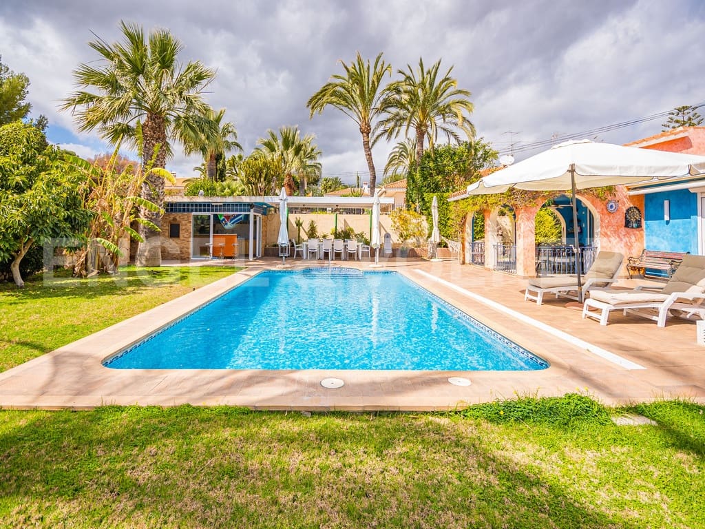 5 soveværelse Villa til salg i Benidorm med swimmingpool garage - € 800.000 (Ref: 8987265)