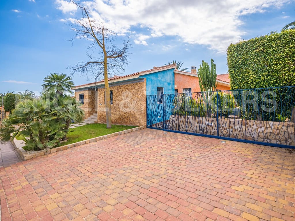 5 soveværelse Villa til salg i Benidorm med swimmingpool garage - € 800.000 (Ref: 8987265)