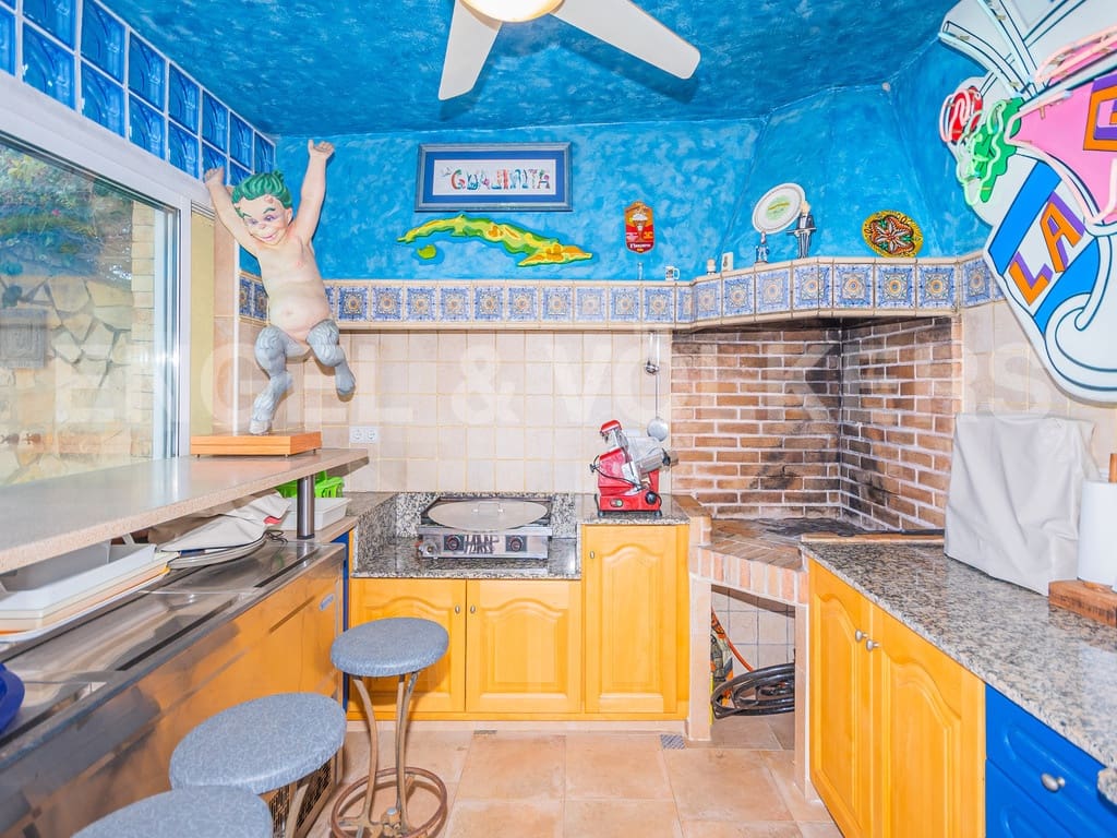 5 soveværelse Villa til salg i Benidorm med swimmingpool garage - € 800.000 (Ref: 8987265)