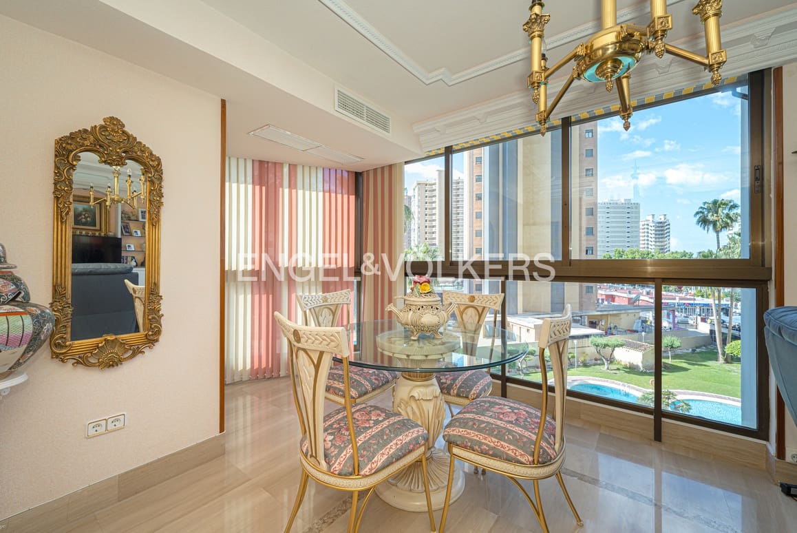 2 bedroom Apartment for sale in Benidorm with pool garage - € 370,000 (Ref: 9004067)