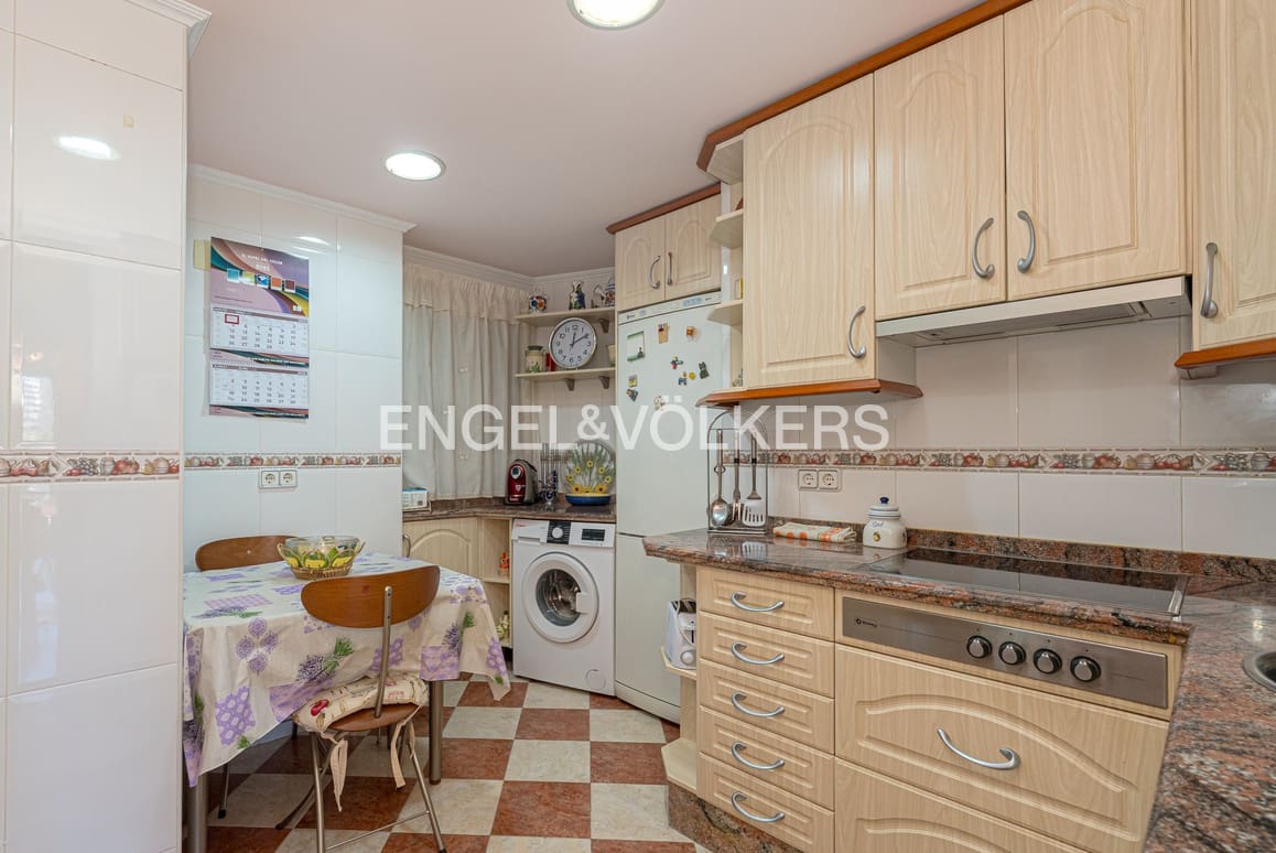 2 bedroom Apartment for sale in Benidorm with pool garage - € 370,000 (Ref: 9004067)