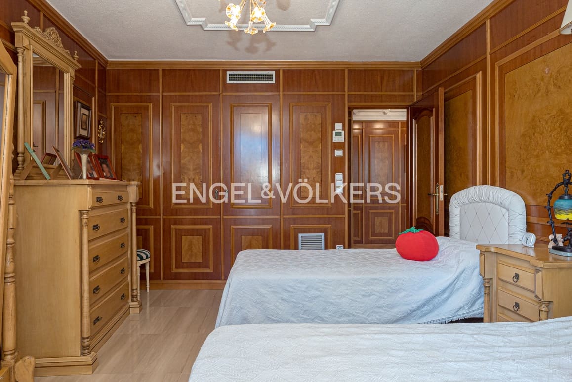 2 bedroom Apartment for sale in Benidorm with pool garage - € 370,000 (Ref: 9004067)