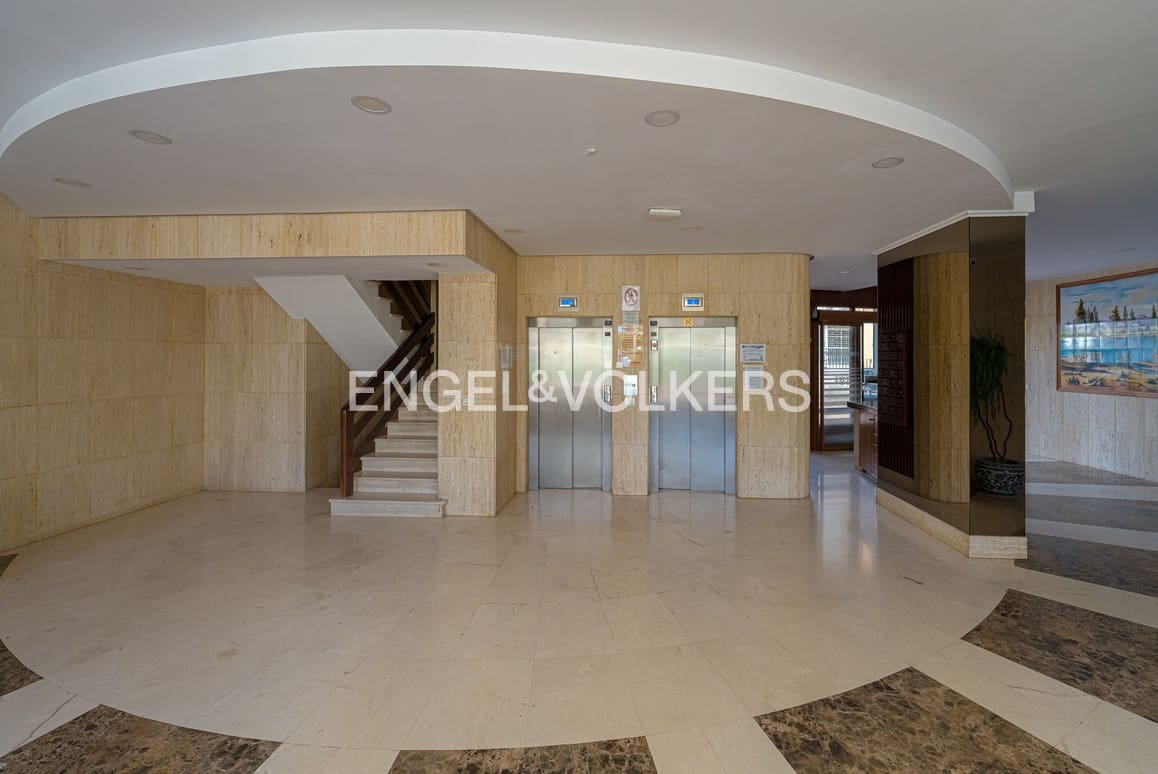 2 bedroom Apartment for sale in Benidorm with pool garage - € 370,000 (Ref: 9004067)