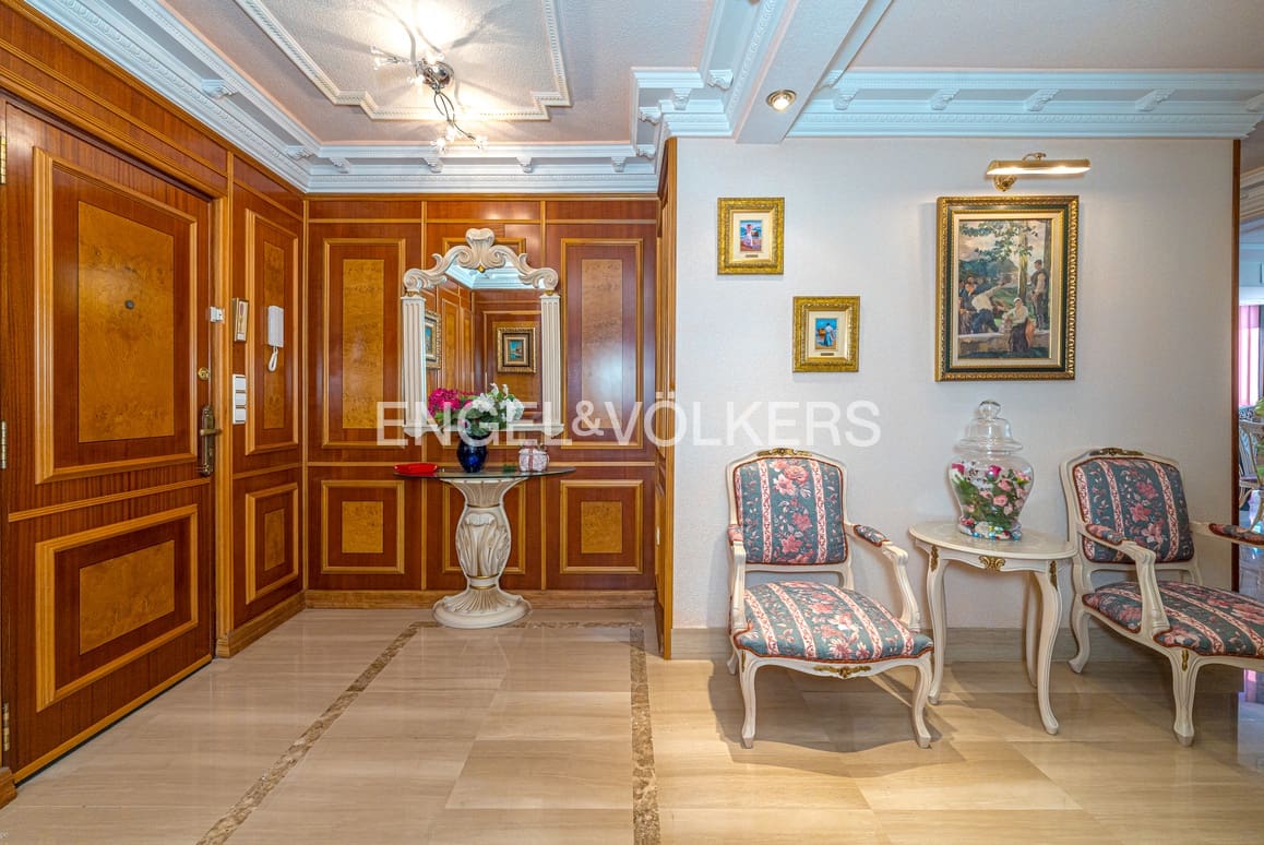 2 bedroom Apartment for sale in Benidorm with pool garage - € 370,000 (Ref: 9004067)