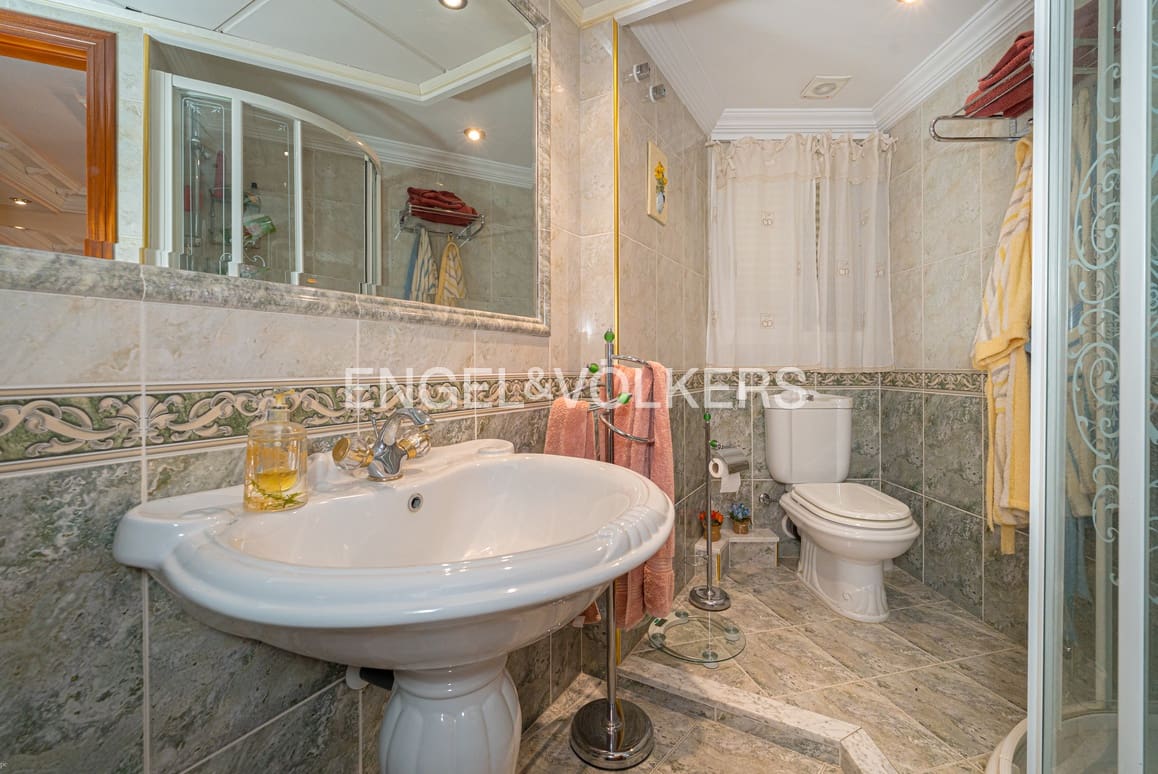 2 bedroom Apartment for sale in Benidorm with pool garage - € 370,000 (Ref: 9004067)