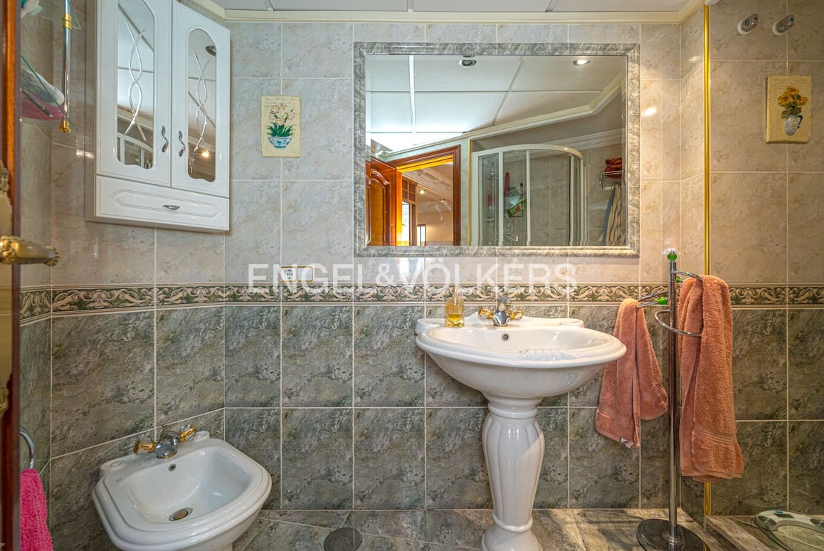 2 bedroom Apartment for sale in Benidorm with pool garage - € 370,000 (Ref: 9004067)