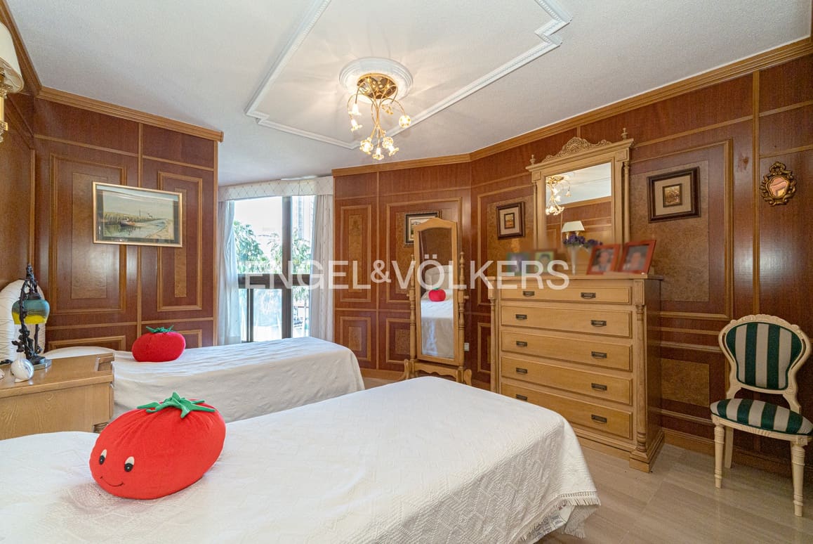 2 bedroom Apartment for sale in Benidorm with pool garage - € 370,000 (Ref: 9004067)