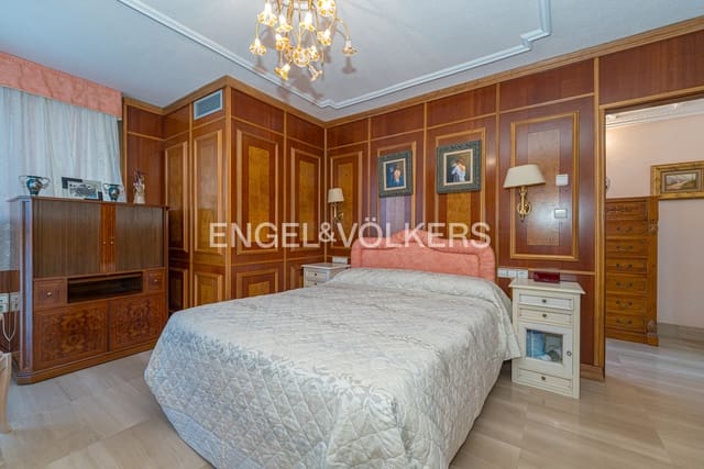 2 bedroom Apartment for sale in Benidorm with pool garage - € 370,000 (Ref: 9004067)