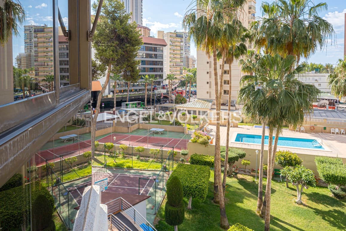 2 bedroom Apartment for sale in Benidorm with pool garage - € 370,000 (Ref: 9004067)