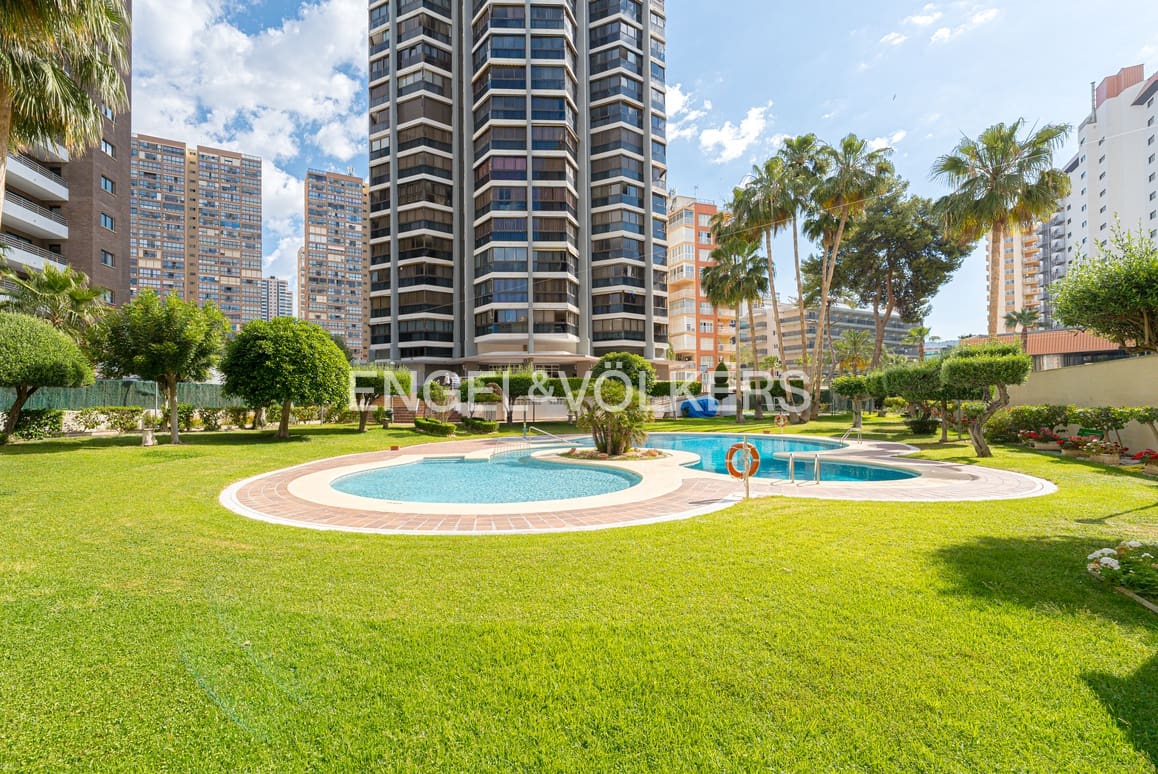2 bedroom Apartment for sale in Benidorm with pool garage - € 370,000 (Ref: 9004067)