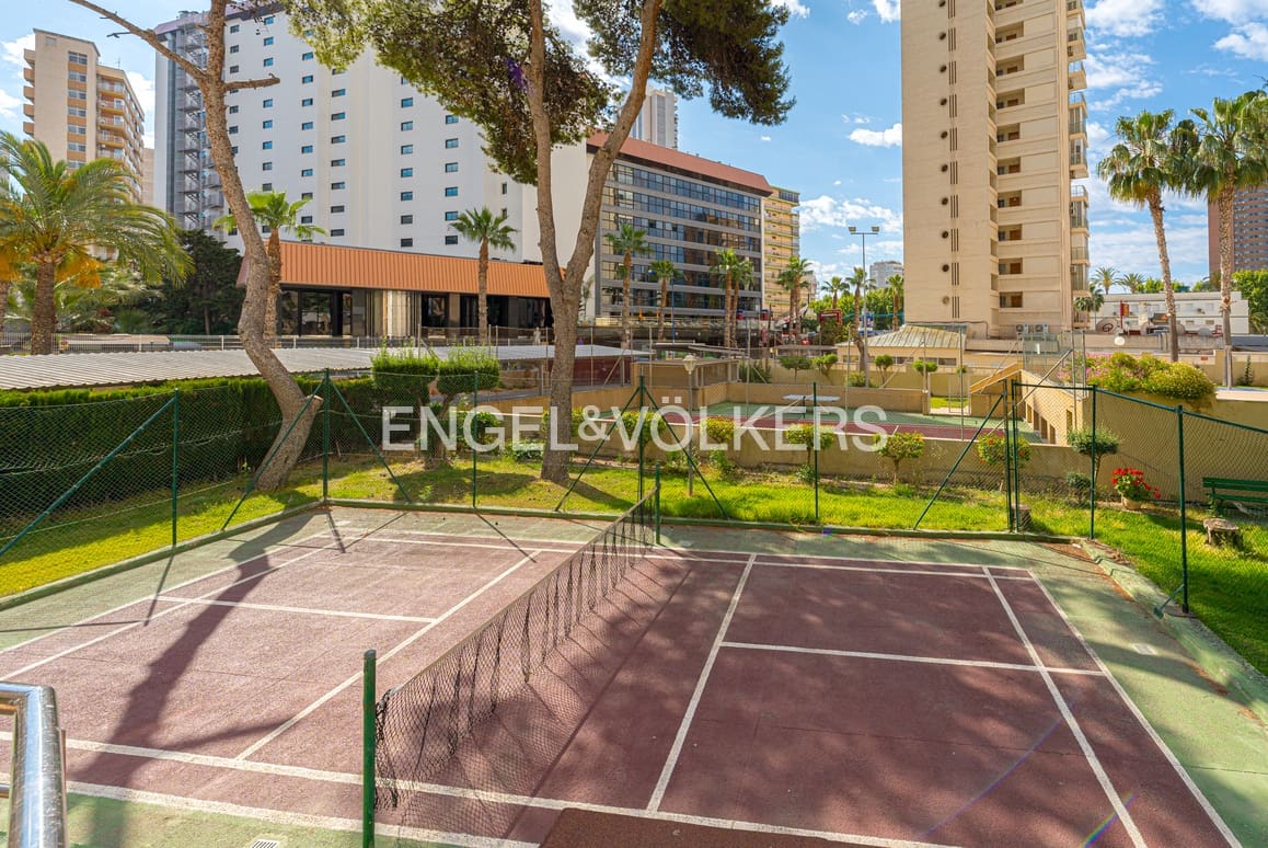 2 bedroom Apartment for sale in Benidorm with pool garage - € 370,000 (Ref: 9004067)